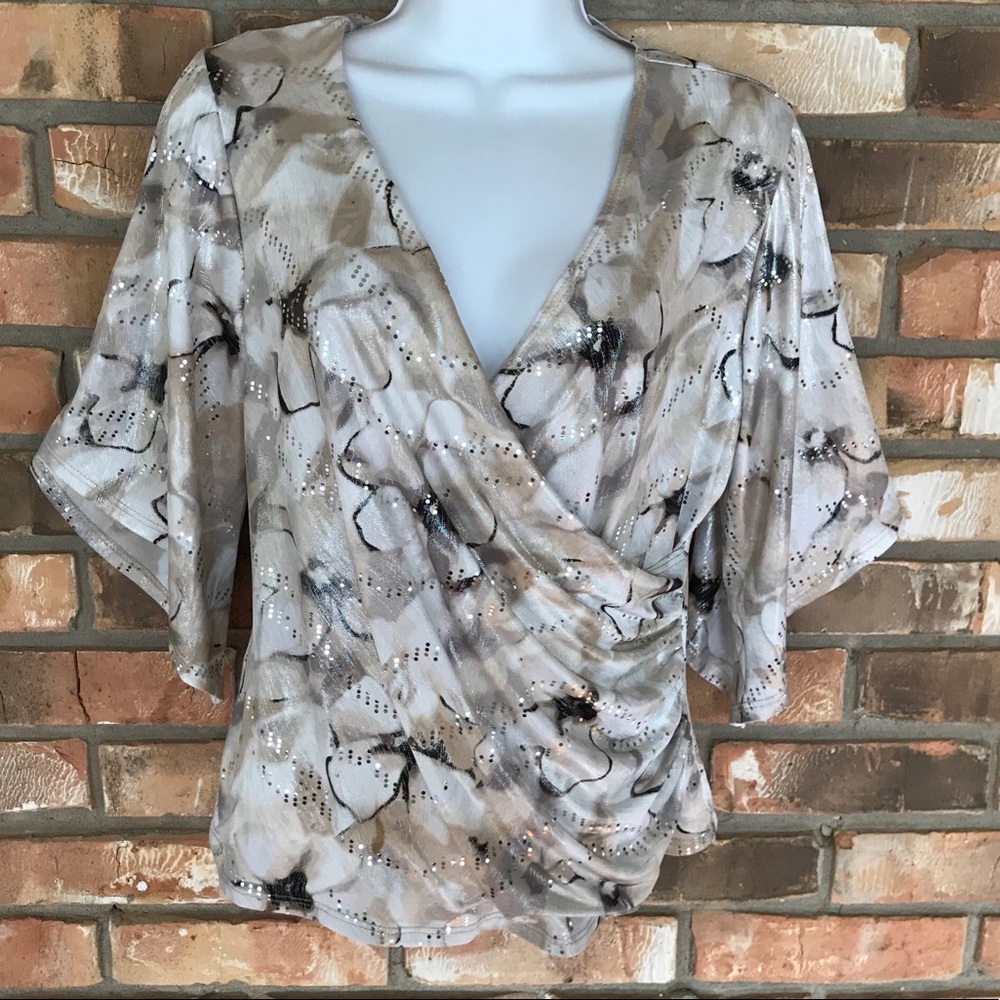 S. Levine Women’s Tan Shimmery Floral Print V-Neck Top Petite Large